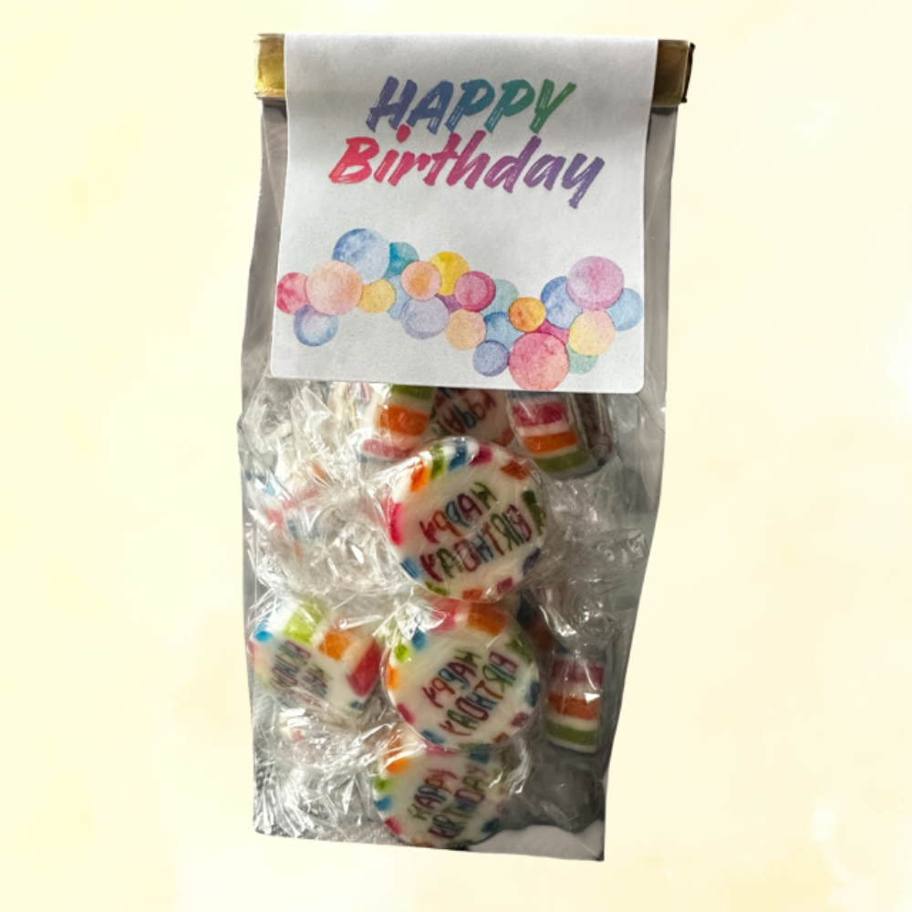 Fruchtige Kirsch-Bonbons in süßer Geburtstagstüte verschenken.