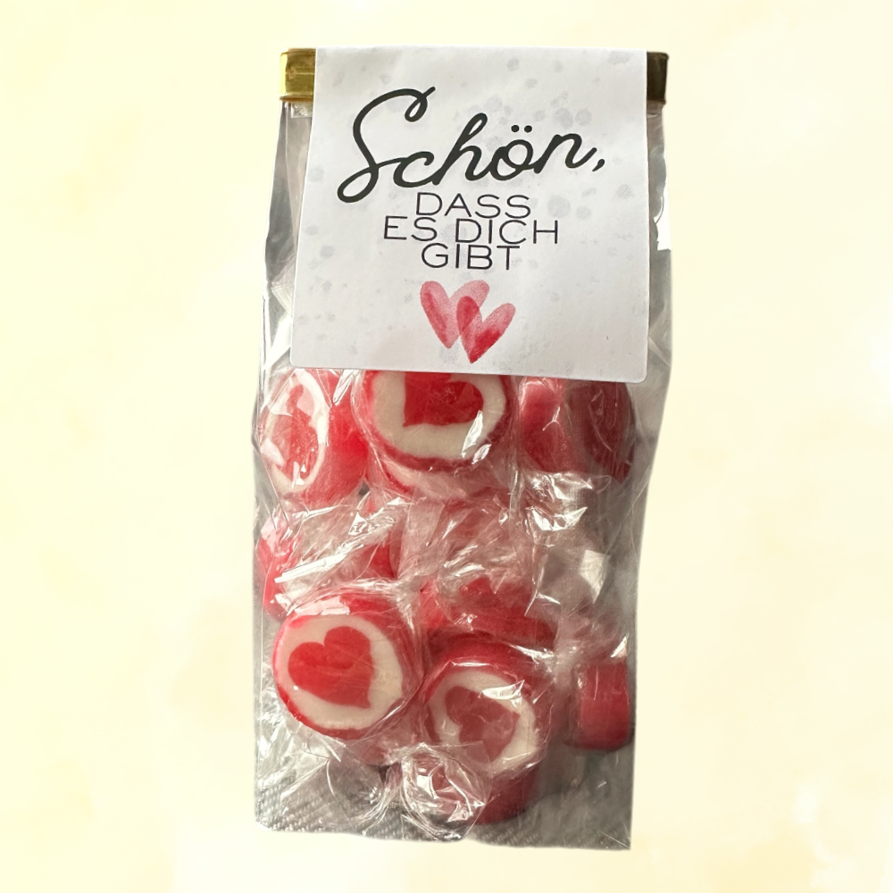 Herz-Bonbons mit Erdbeergeschmack in liebevoller Sprüche-Tüte.